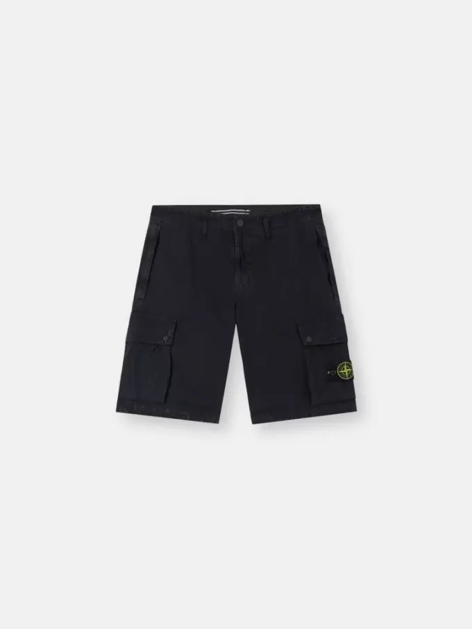 Bermuda cargo slim fit con tasche con cerniera. Bermuda cargo slim fit con tasche con cerniera.