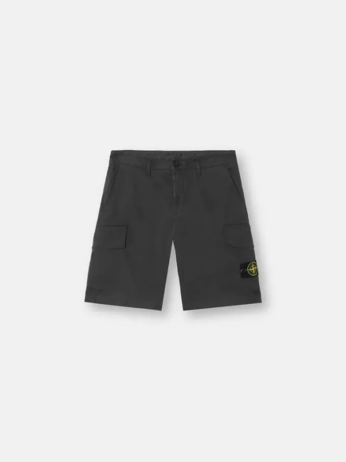 Bermuda cargo slim fit con tasche con cerniera. Bermuda cargo slim fit con tasche con cerniera.