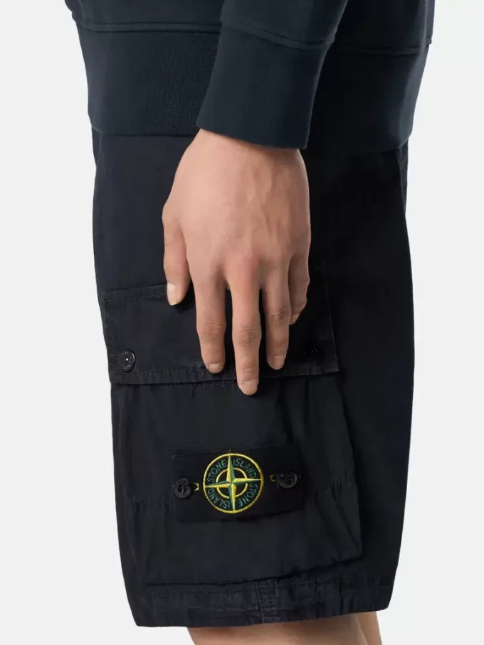 Bermuda cargo slim fit con tasche con cerniera. Bermuda cargo slim fit con tasche con cerniera.