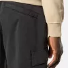 Bermuda cargo slim fit con tasche con cerniera. Bermuda cargo slim fit con tasche con cerniera.