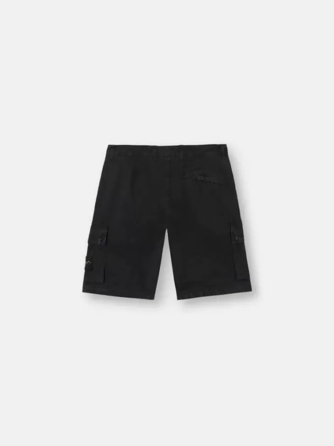 Bermuda cargo slim fit con tasche con cerniera. Bermuda cargo slim fit con tasche con cerniera.