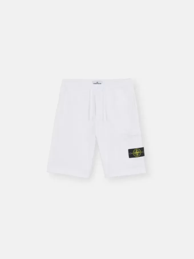 Bermuda dalla vestibilità regolare con elastico in vita. Bermuda dalla vestibilità regolare con elastico in vita.