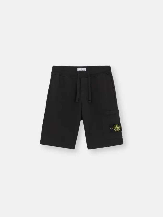 Bermuda dalla vestibilità regolare con elastico in vita. Bermuda dalla vestibilità regolare con elastico in vita.