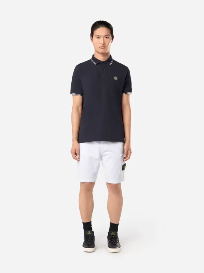 Bermuda dalla vestibilità regolare con elastico in vita. Bermuda dalla vestibilità regolare con elastico in vita.