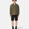 Bermuda dalla vestibilità regolare con elastico in vita. Bermuda dalla vestibilità regolare con elastico in vita.