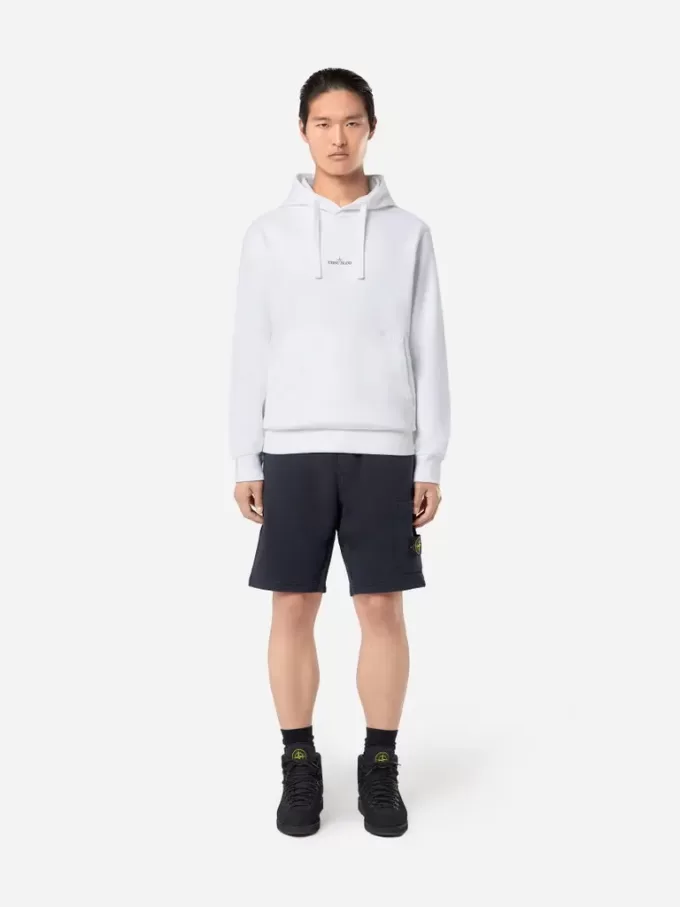Bermuda dalla vestibilità regolare con elastico in vita. Bermuda dalla vestibilità regolare con elastico in vita.