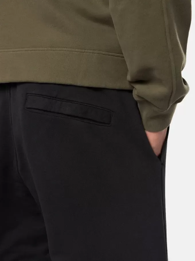 Bermuda dalla vestibilità regolare con elastico in vita. Bermuda dalla vestibilità regolare con elastico in vita.