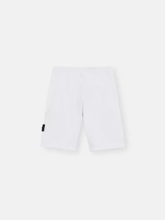 Bermuda dalla vestibilità regolare con elastico in vita. Bermuda dalla vestibilità regolare con elastico in vita.