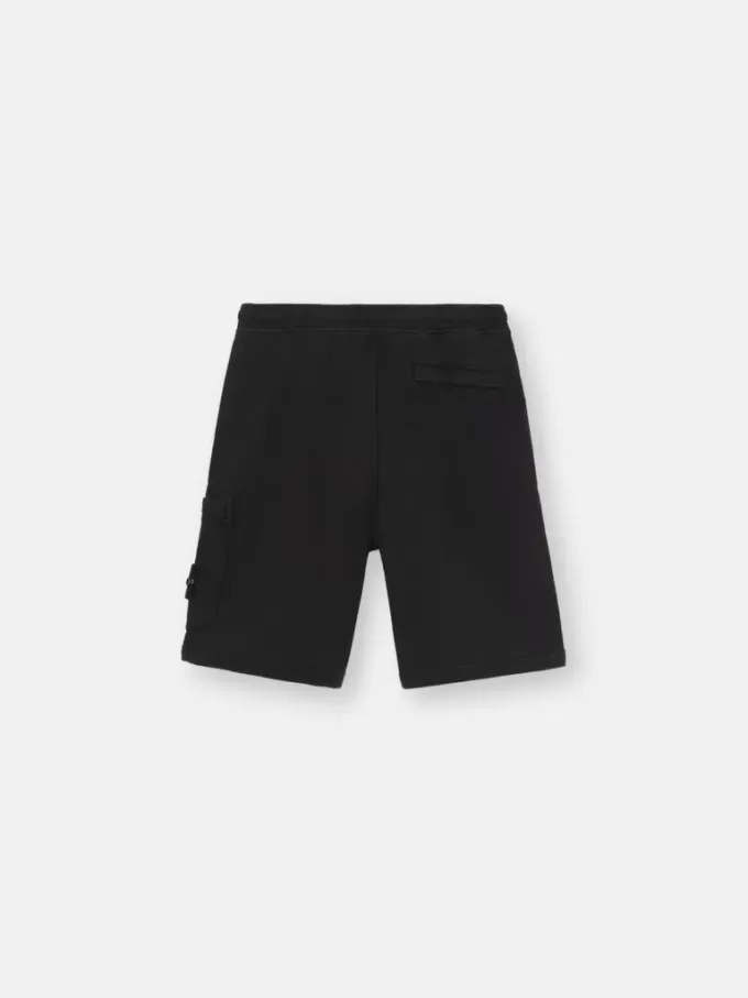 Bermuda dalla vestibilità regolare con elastico in vita. Bermuda dalla vestibilità regolare con elastico in vita.