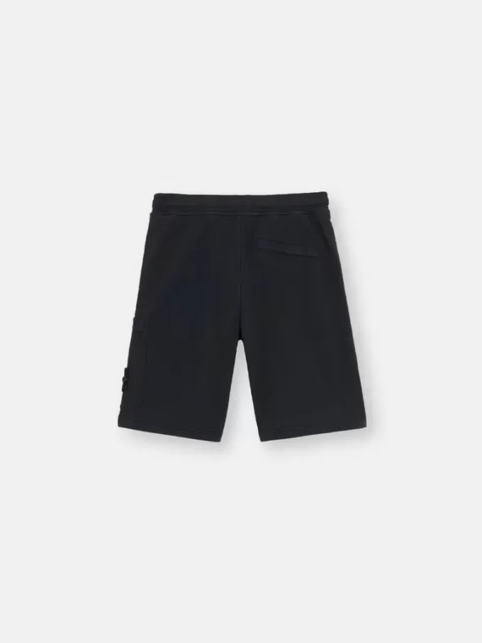 Bermuda dalla vestibilità regolare con elastico in vita. Bermuda dalla vestibilità regolare con elastico in vita.