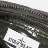 Borsa a sacca con tasche multiple e chiusura superiore con cerniera. Borsa a sacca con tasche multiple e chiusura superiore con cerniera.