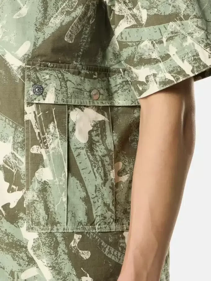 Camicia a maniche corte comoda con bottoni Camicia a maniche corte comoda con bottoni