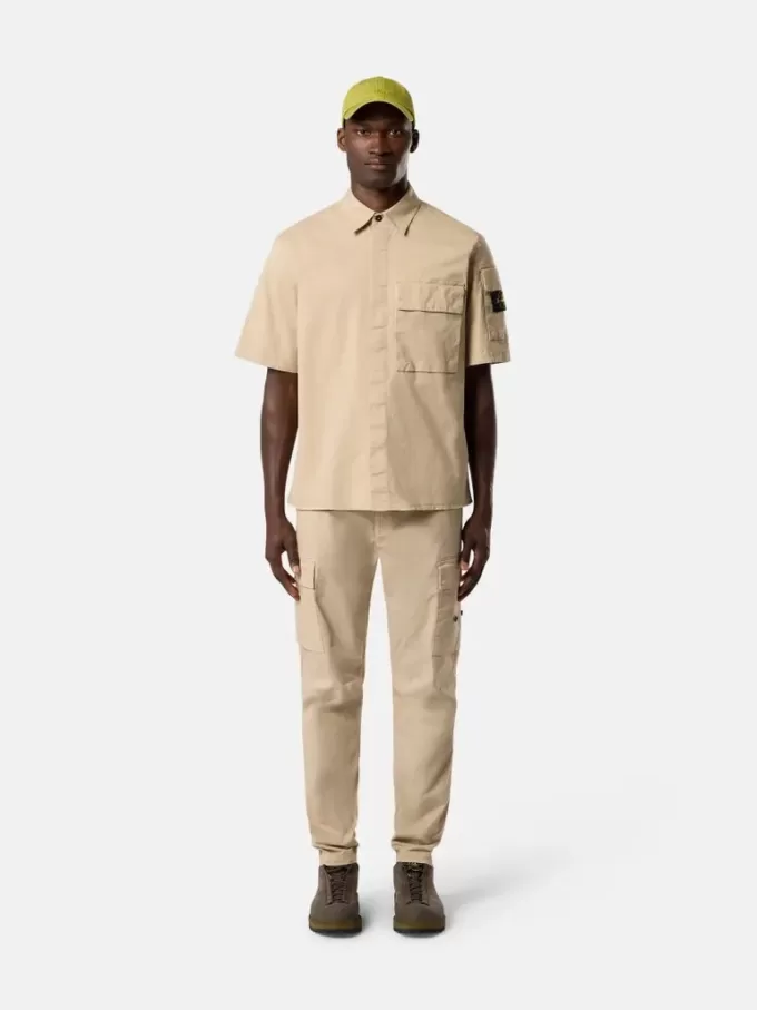 Camicia a maniche corte comoda con tasche sul petto e sulle maniche