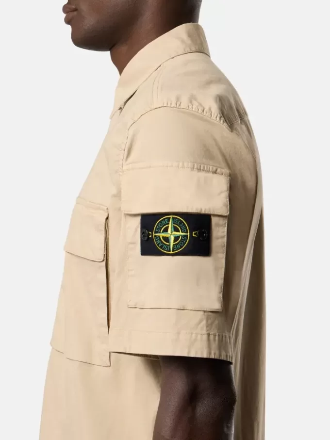 Camicia a maniche corte comoda con tasche sul petto e sulle maniche