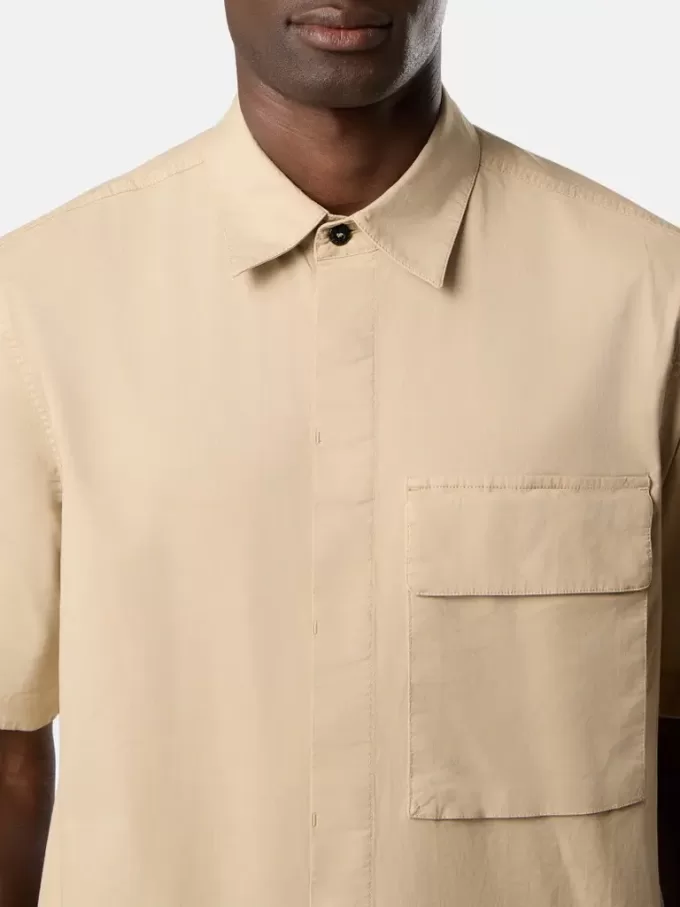 Camicia a maniche corte comoda con tasche sul petto e sulle maniche