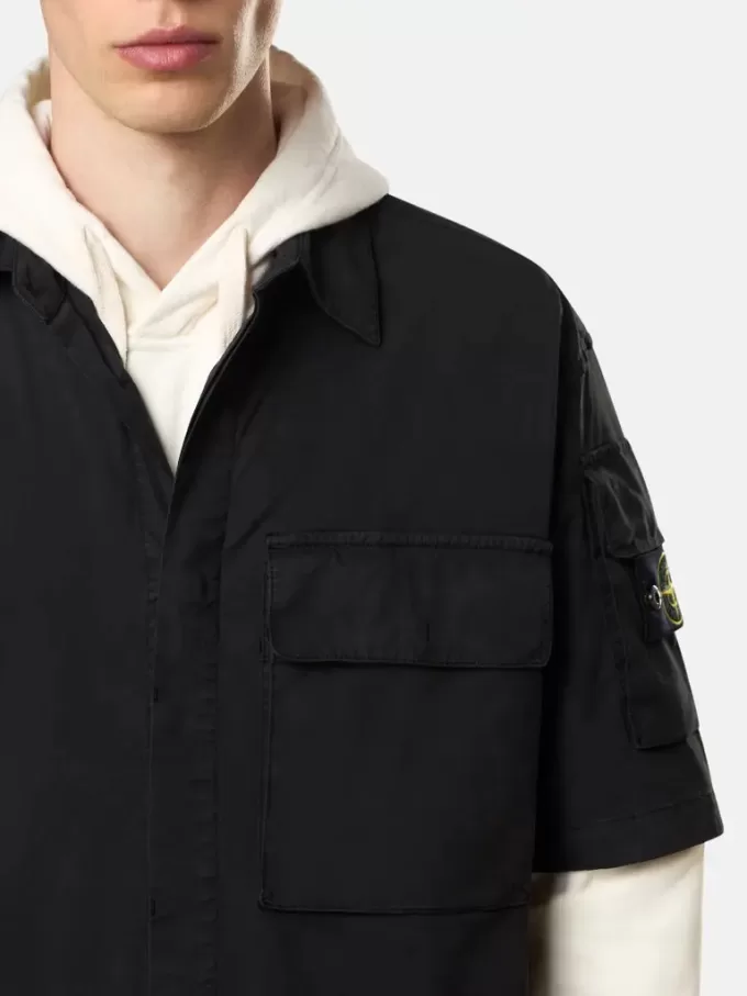 Camicia a maniche corte comoda con tasche sul petto e sulle maniche Camicia a maniche corte comoda con tasche sul petto e sulle maniche
