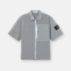 Camicia a maniche corte dalla vestibilità regolare con taschino sul petto e chiusura con zip.