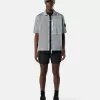 Camicia a maniche corte dalla vestibilità regolare con taschino sul petto e chiusura con zip.