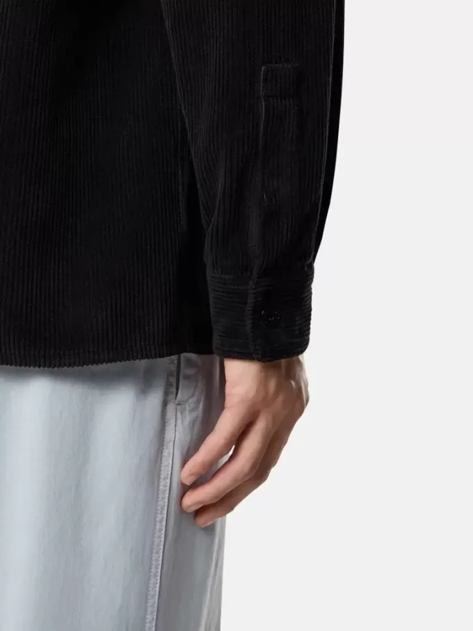 Camicia oversize comoda con tasche e chiusura a scatto
