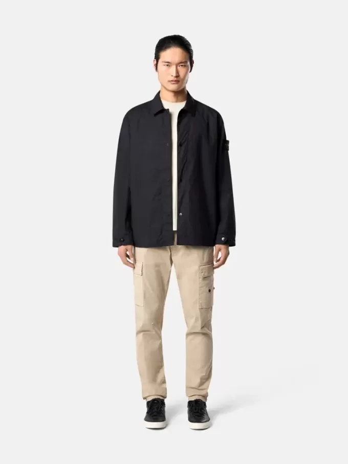 Camicia oversize comoda con tasche laterali e chiusura a scatto Camicia oversize comoda con tasche laterali e chiusura a scatto
