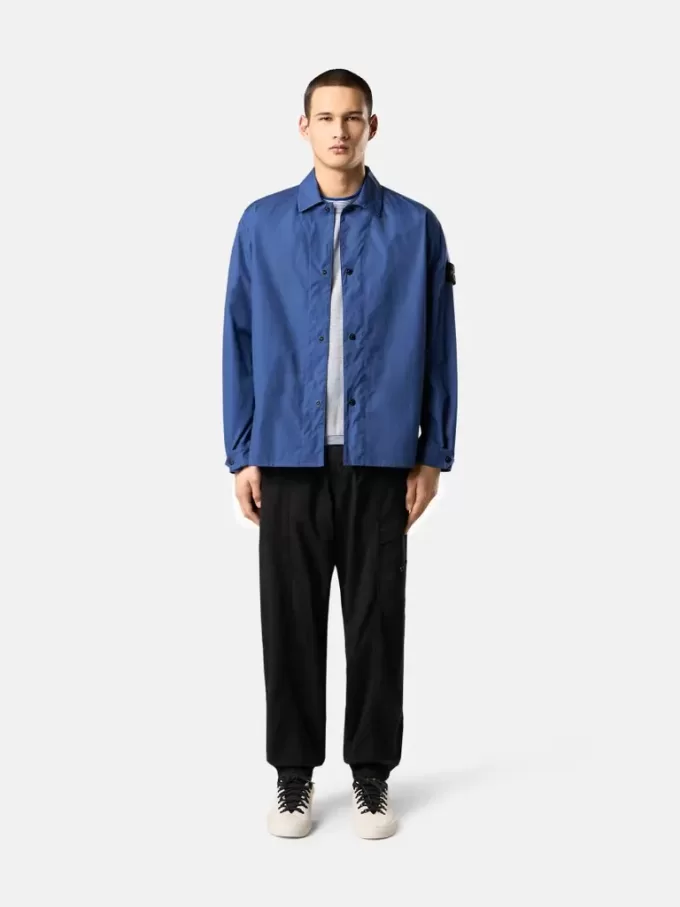Camicia oversize comoda con tasche laterali e chiusura a scatto Camicia oversize comoda con tasche laterali e chiusura a scatto