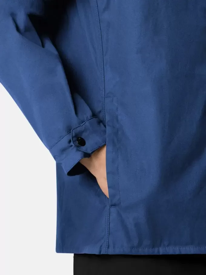Camicia oversize comoda con tasche laterali e chiusura a scatto Camicia oversize comoda con tasche laterali e chiusura a scatto