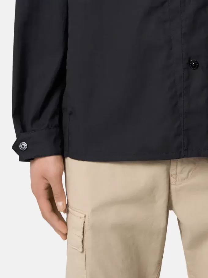 Camicia oversize comoda con tasche laterali e chiusura a scatto Camicia oversize comoda con tasche laterali e chiusura a scatto