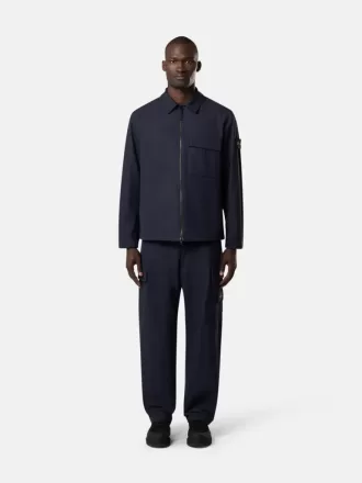 Camicia oversize dal taglio comodo con tasca sul petto a soffietto. Camicia oversize dal taglio comodo con tasca sul petto a soffietto.