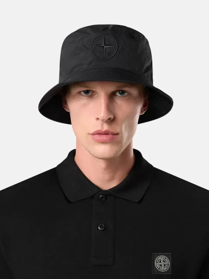Cappello a secchiello con fodera in rete e ricamo Compass Cappello a secchiello con fodera in rete e ricamo Compass