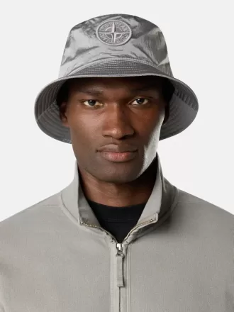 Cappello a secchiello con fodera in rete e ricamo Compass Cappello a secchiello con fodera in rete e ricamo Compass