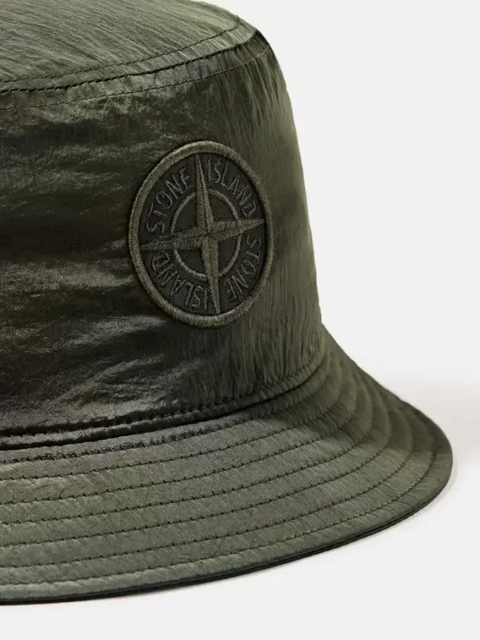 Cappello a secchiello con fodera in rete e ricamo Compass Cappello a secchiello con fodera in rete e ricamo Compass