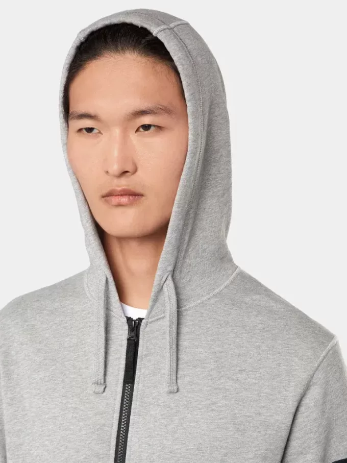 Felpa con cappuccio con coulisse e zip. Felpa con cappuccio con coulisse e zip.