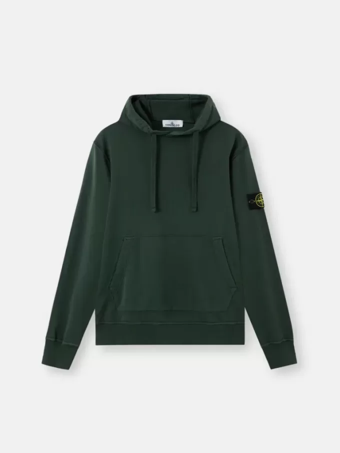 Felpa con cappuccio dalla vestibilità regolare con tasca a marsupio. Felpa con cappuccio dalla vestibilità regolare con tasca a marsupio.