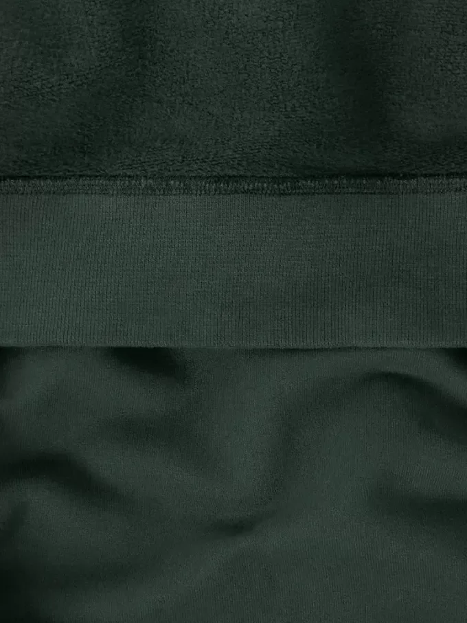 Felpa con cappuccio dalla vestibilità regolare con tasca a marsupio. Felpa con cappuccio dalla vestibilità regolare con tasca a marsupio.