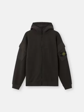 Felpa con cappuccio e zip, vestibilità regolare, con tasche sulle maniche. Felpa con cappuccio e zip, vestibilità regolare, con tasche sulle maniche.