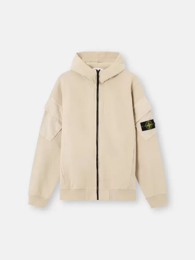 Felpa con cappuccio e zip, vestibilità regolare, con tasche sulle maniche. Felpa con cappuccio e zip, vestibilità regolare, con tasche sulle maniche.