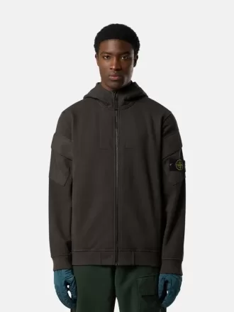 Felpa con cappuccio e zip, vestibilità regolare, con tasche sulle maniche. Felpa con cappuccio e zip, vestibilità regolare, con tasche sulle maniche.