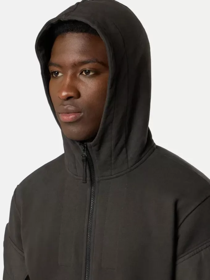 Felpa con cappuccio e zip, vestibilità regolare, con tasche sulle maniche. Felpa con cappuccio e zip, vestibilità regolare, con tasche sulle maniche.