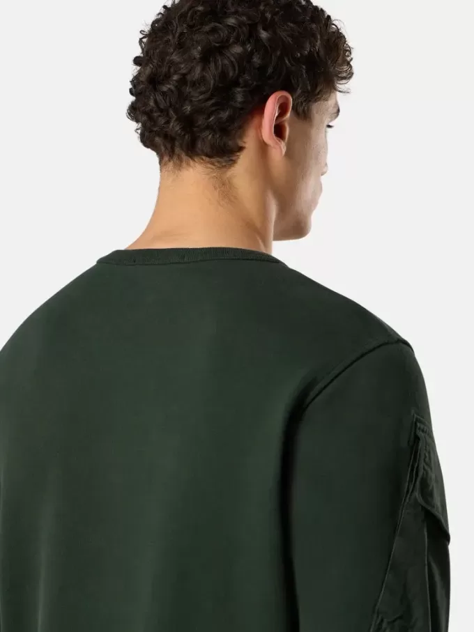 Felpa girocollo dalla vestibilità regolare con tasche sulle maniche. Felpa girocollo dalla vestibilità regolare con tasche sulle maniche.