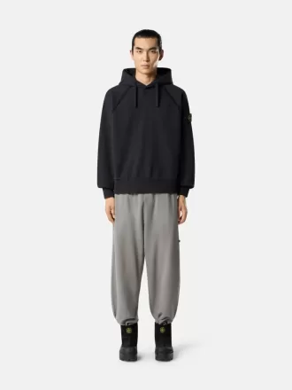 Felpa oversize con cappuccio e maniche raglan. Felpa oversize con cappuccio e maniche raglan.