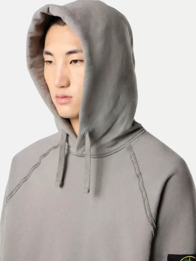 Felpa oversize con cappuccio e maniche raglan. Felpa oversize con cappuccio e maniche raglan.