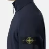 Giacca antivento e idrorepellente con cappuccio nascosto. Giacca antivento e idrorepellente con cappuccio nascosto.