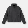 Giacca camicia con cappuccio anti-caduta e nascosto. Giacca camicia con cappuccio anti-caduta e nascosto.