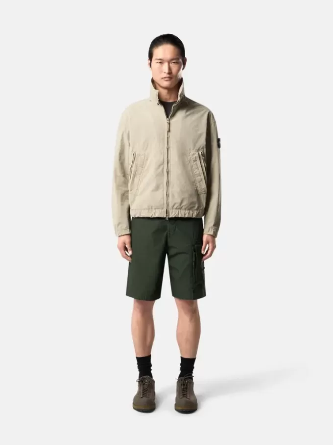 Giacca camicia con cappuccio anti-caduta e nascosto. Giacca camicia con cappuccio anti-caduta e nascosto.