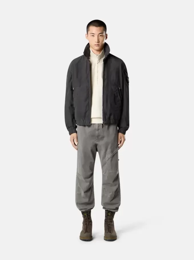 Giacca camicia con cappuccio anti-caduta e nascosto. Giacca camicia con cappuccio anti-caduta e nascosto.
