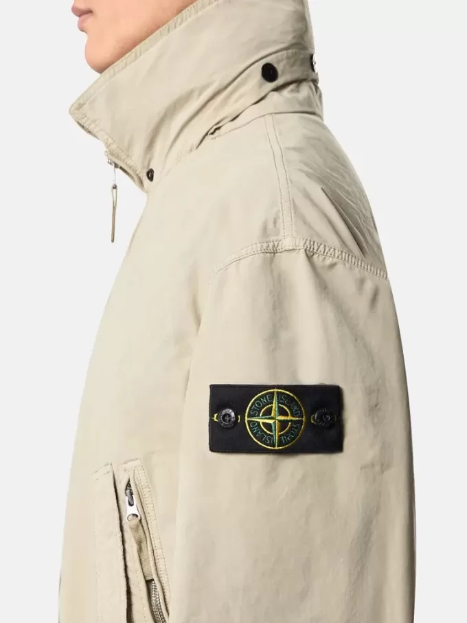 Giacca camicia con cappuccio anti-caduta e nascosto. Giacca camicia con cappuccio anti-caduta e nascosto.