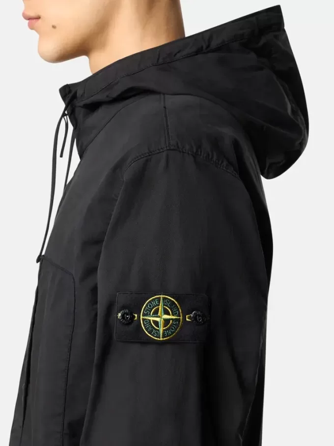 Giacca con cappuccio, tasche sul petto e protezione anti-caduta Giacca con cappuccio, tasche sul petto e protezione anti-caduta