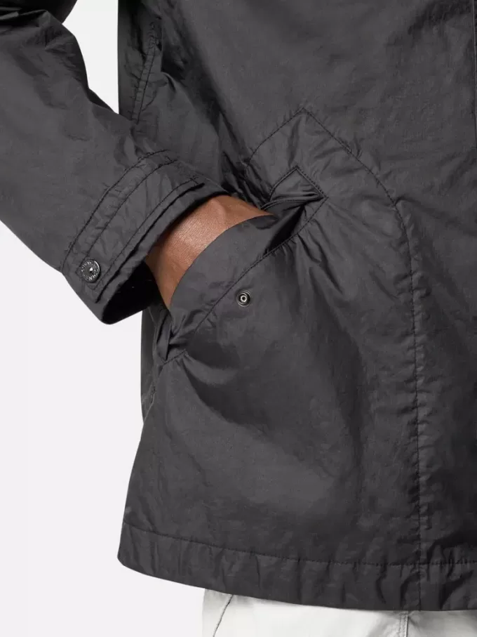Giacca con cappuccio traspirante e resistente all’acqua Giacca con cappuccio traspirante e resistente all’acqua