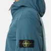 Giacca imbottita con cappuccio, tasche antiscivolo e tasche con bottoni a pressione. Giacca imbottita con cappuccio, tasche antiscivolo e tasche con bottoni a pressione.