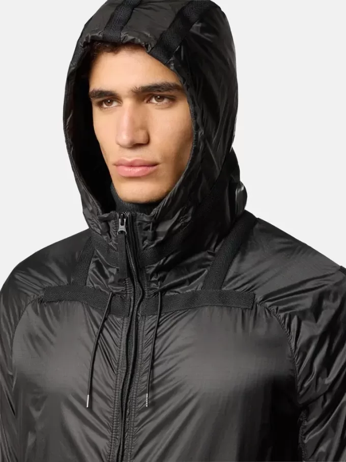 Giacca leggera con cappuccio, dettagli antiscivolo e riflettenti Giacca leggera con cappuccio, dettagli antiscivolo e riflettenti